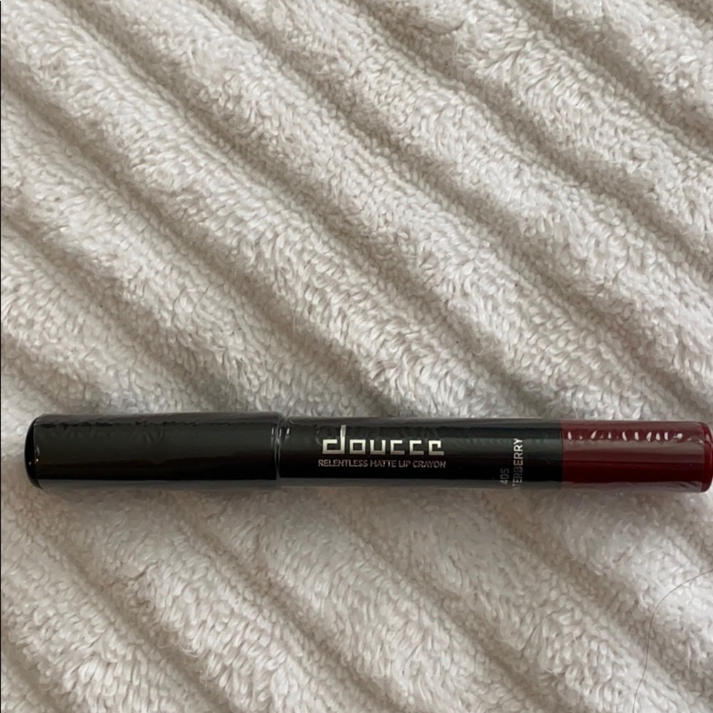 🌺5/$25 Douche Relentless Matte Lip Crayon